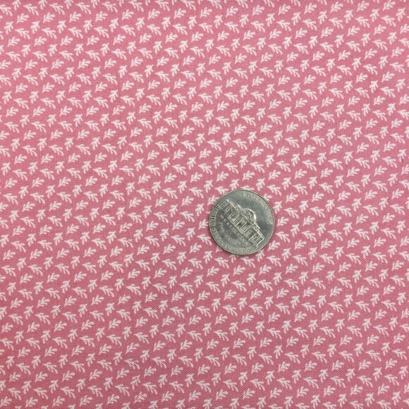 1/2 Yard Peter Pan Fabrics Quilting Material Pink White Sprigged Calico Leaves - Picture 4 of 5